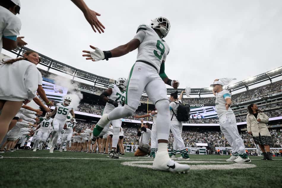 Para a temporada da NFL, o MetLife Stadium voltou a usar grama sintética