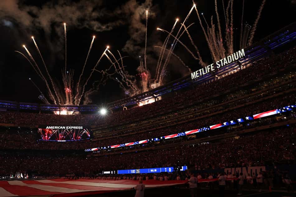 Para a temporada da NFL, o MetLife Stadium voltou a usar grama sintética