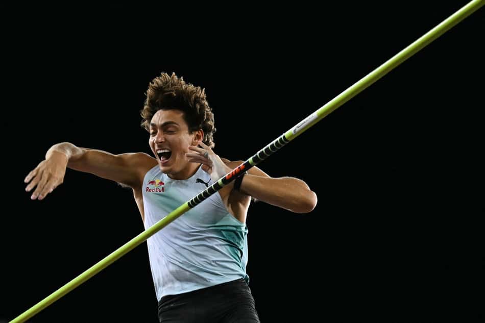 O sueco Mondo Duplantis, do salto com vara, compete na etapa de Zurique da Diamond League