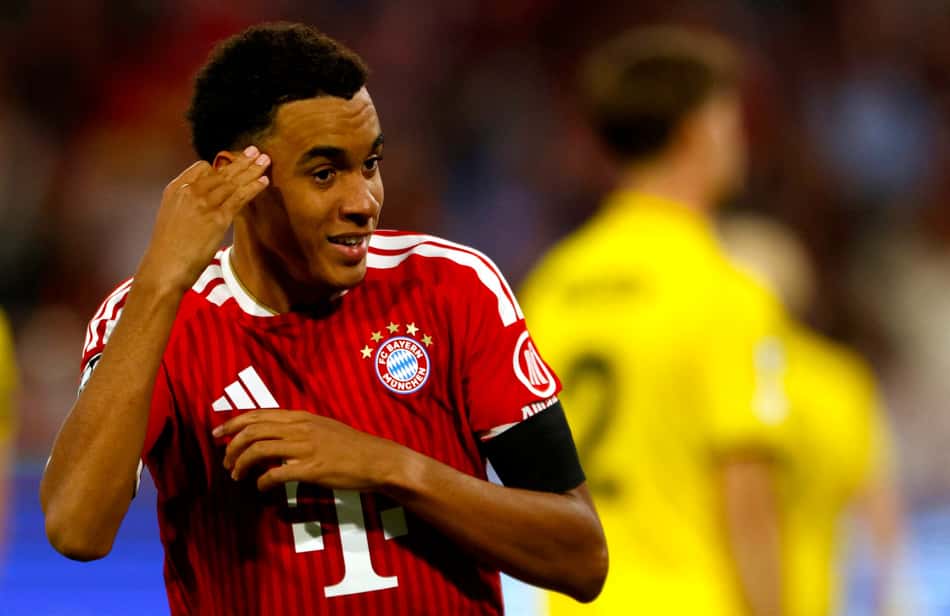 O meio-campista alemão do Bayern de Munique, camisa 10, Jamal Musiala, comemora o primeiro gol de sua equipe durante a partida da Liga dos Campeões da UEFA entre FC Bayern de Munique e Bodo/Glimt, no Estádio Allianz Arena, em Munique, em 10 de setembro de 2026
