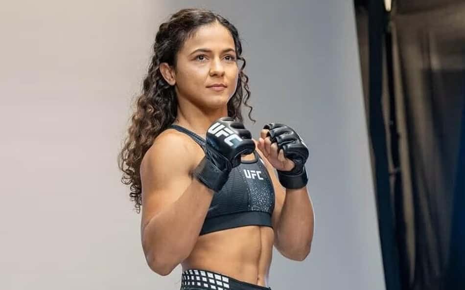 Natália Silva em sessão de fotos do UFC