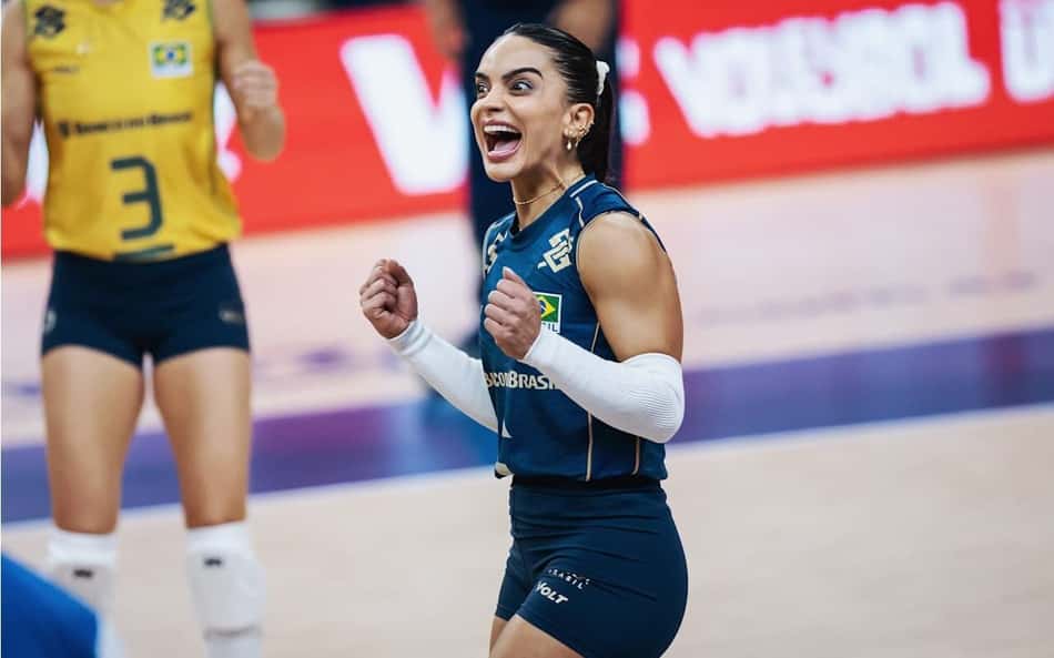 Natinha comemora ponto em Brasil x Bélgica pela Liga das Nações feminina de vôlei 2026