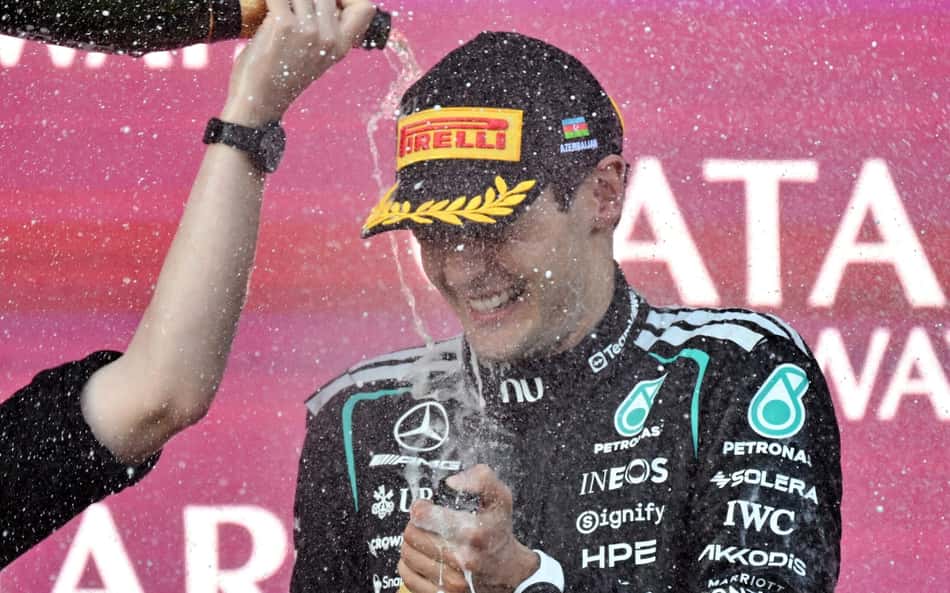 George Russell comemora vitória no GP do Azerbaijão pela F1 2026