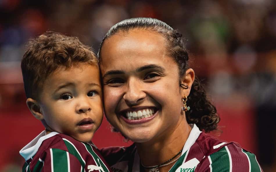 Pri Heldes, do Fluminense, e o filho Emanuel, de 1 ano