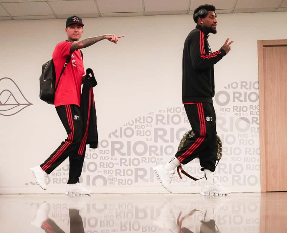 Pulgar e Royal em embarque do Flamengo