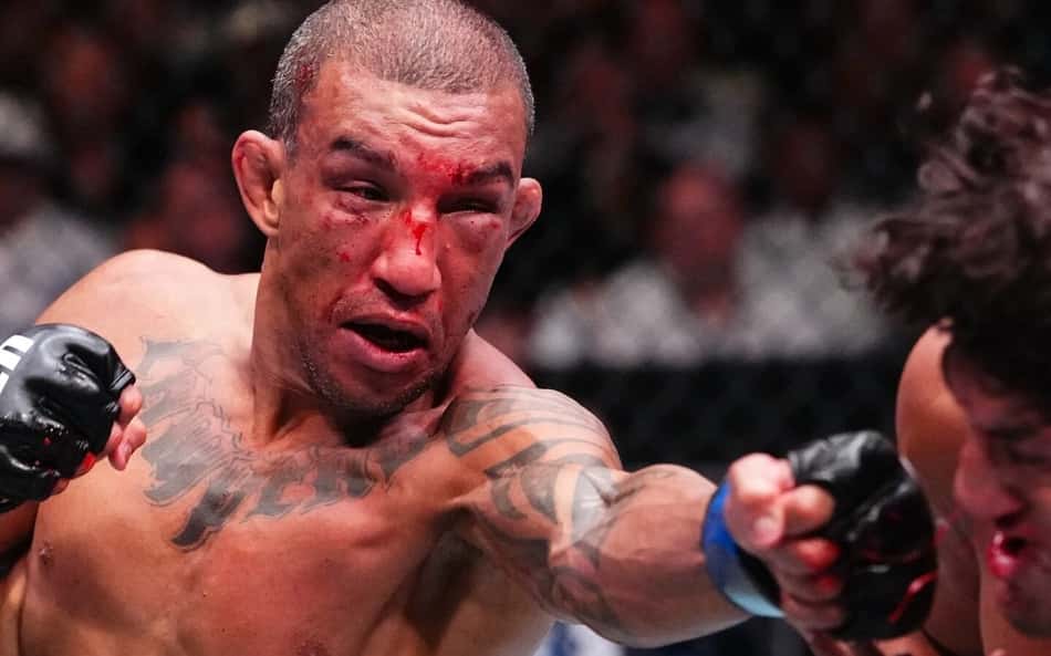 Raoni Barcelos aplica golpe em Raul Rosas Jr no UFC Vegas 121