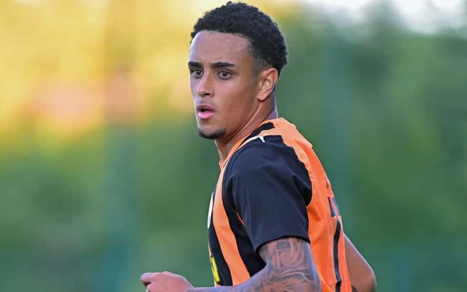 Passos na Europa: aos 18 anos, o ex-rubro-negro Ryan Roberto se prepara para fazer sua estreia na UEFA Champions League.