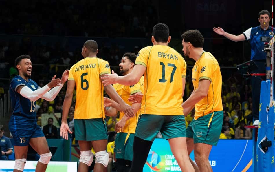 Seleção Brasileira comemora ponto na estreia do Sul-Americano de vôlei