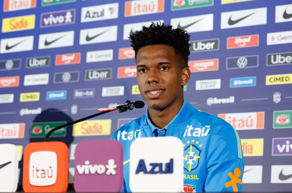 Estêvão durante coletiva da Seleção Brasileira em Brisbane, na Austrália