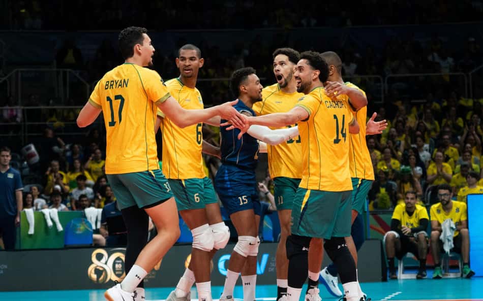 Jogadores do Brasil comemoram durante vitória sobre o Chile na estreia do Sul-Americano
