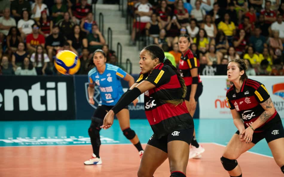 Simone Lee passa em Praia Clube x Sesc RJ Flamengo na final da Copa Supervôlei