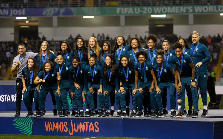 Seleção feminina de futebol sub-20 posa para a foto