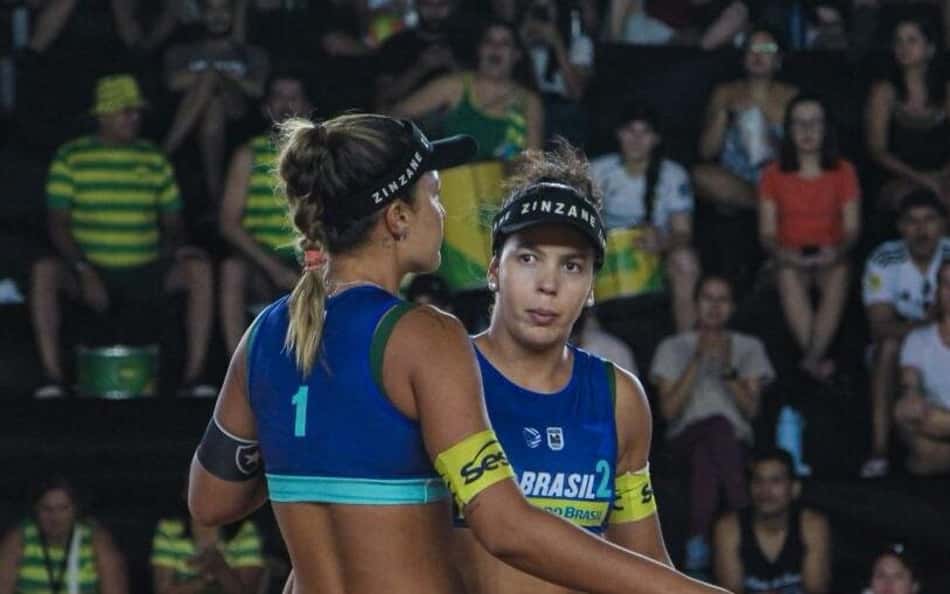 Thamela e Vic se falam em jogo do Sul-Americano de vôlei de praia