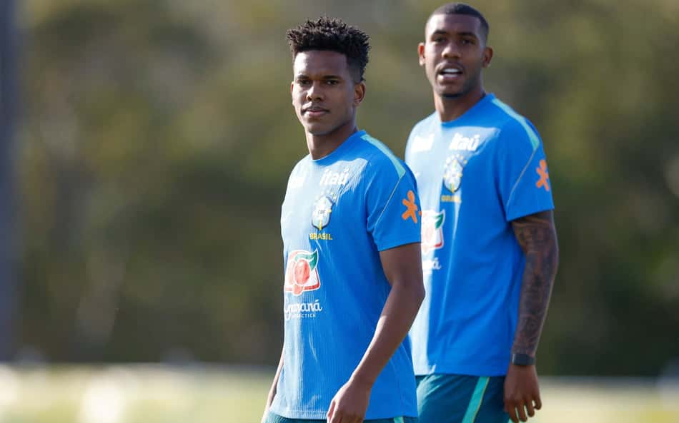 Estêvão e Rayan durante treino da Seleção em Brisbane, na Austrália