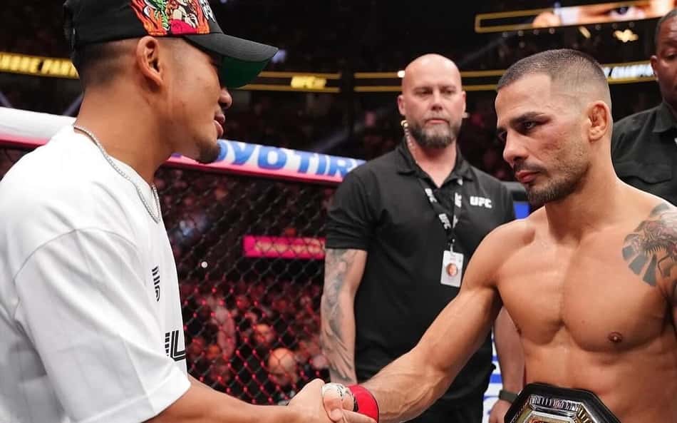 Joshua Van (esq) cumprimenta Pantoja (dir) no UFC (Foto: Reprodução/Instagram/Joshua Van)