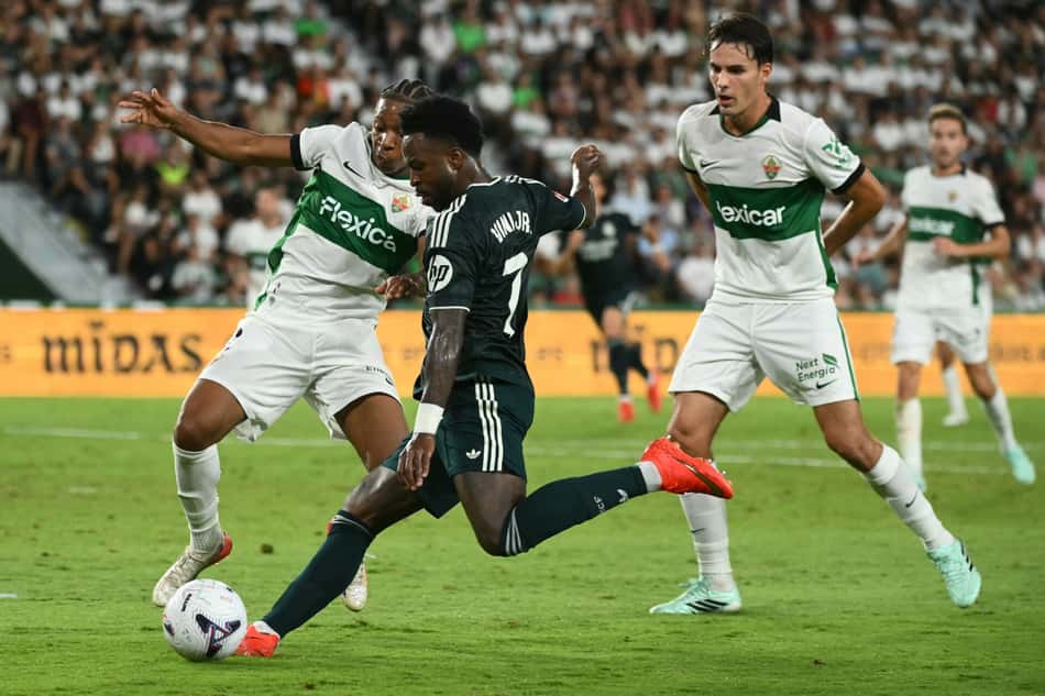 Vini Jr em ação no jogo entre Real Madrid e Elche por La Liga