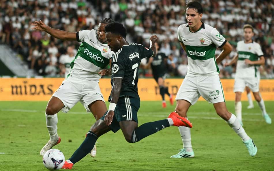 Vini Jr em ação no jogo entre Real Madrid e Elche por La Liga