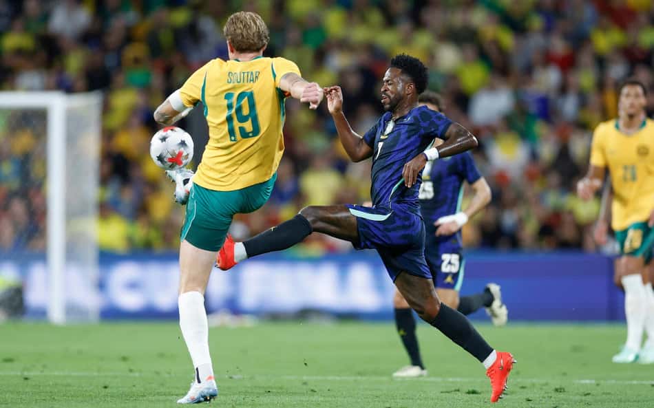 Vini Jr em ação pelo Brasil no amistoso contra a Austrália