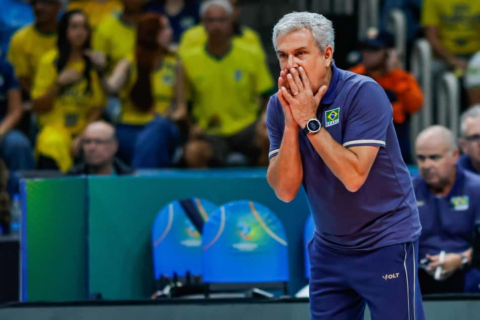Zé Roberto em Brasil x Argentina no Sul-Americano feminino de vôlei