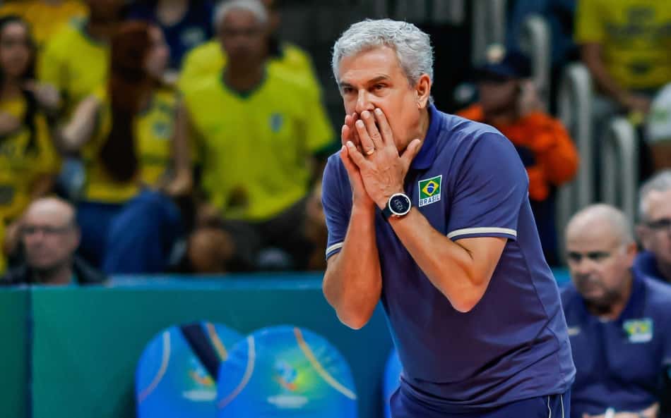 Zé Roberto em Brasil x Argentina no Sul-Americano feminino de vôlei