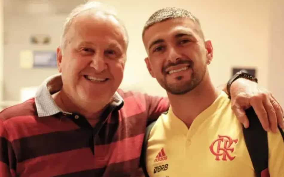 Zico e Arrascaeta, ídolos do Flamengo, no Maracanã (Foto: Reprodução)