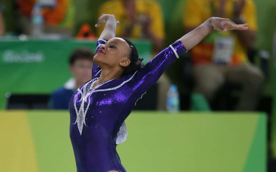 Rebeca Andrade compete na final por equipes da ginástica artística nos Jogos Rio 2016