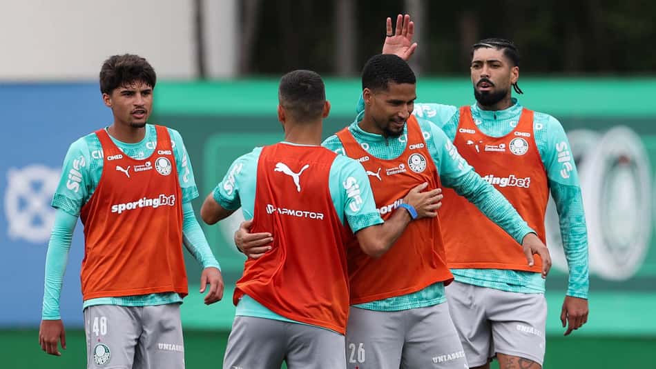 Elenco do Palmeiras durante treinamento desta segunda-feira (5)