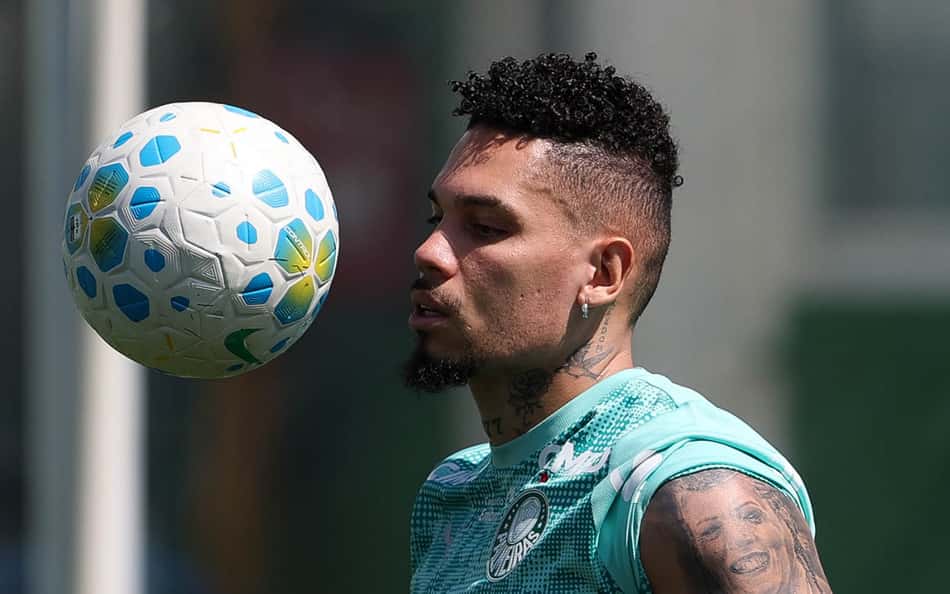 Paulinho foi ao gramado no treino do Palmeiras neste sábado (26)