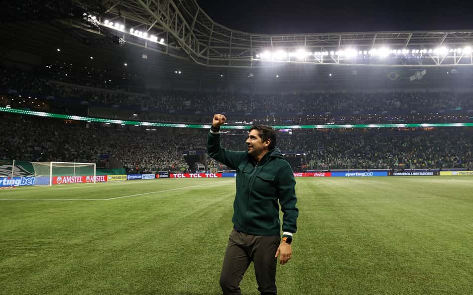 O técnico Abel Ferreira durante jogo no Nubank Parque - (Foto: Cesar Greco/Palmeiras/by Canon)