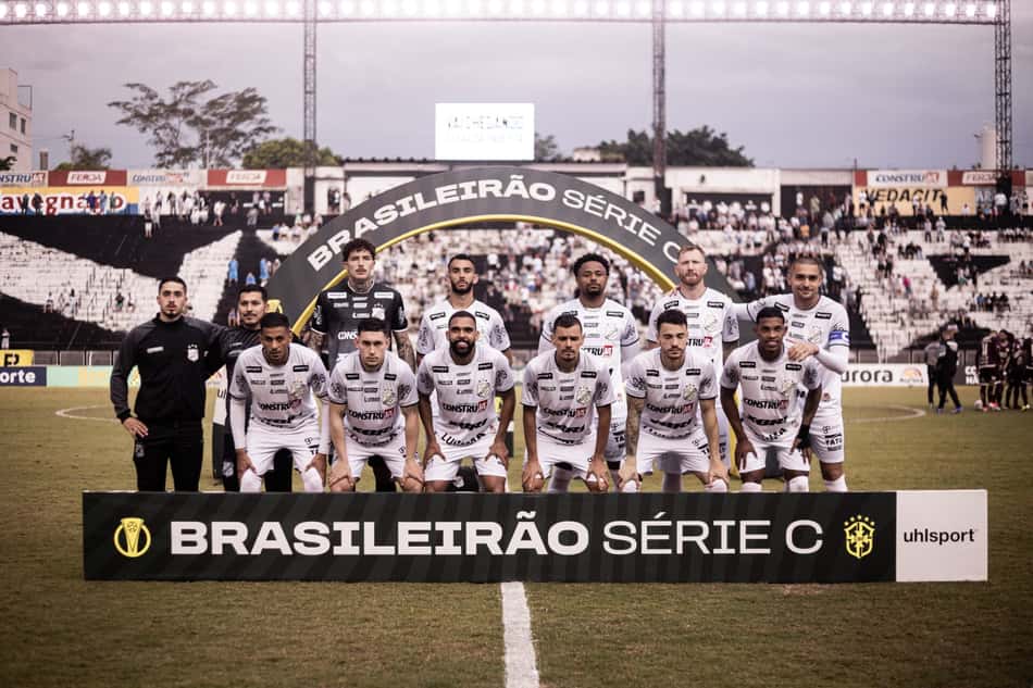 Jogadores do Inter de Limeira posam para foto - (Foto: Vinicius Silva/AGIF/Folhapress)