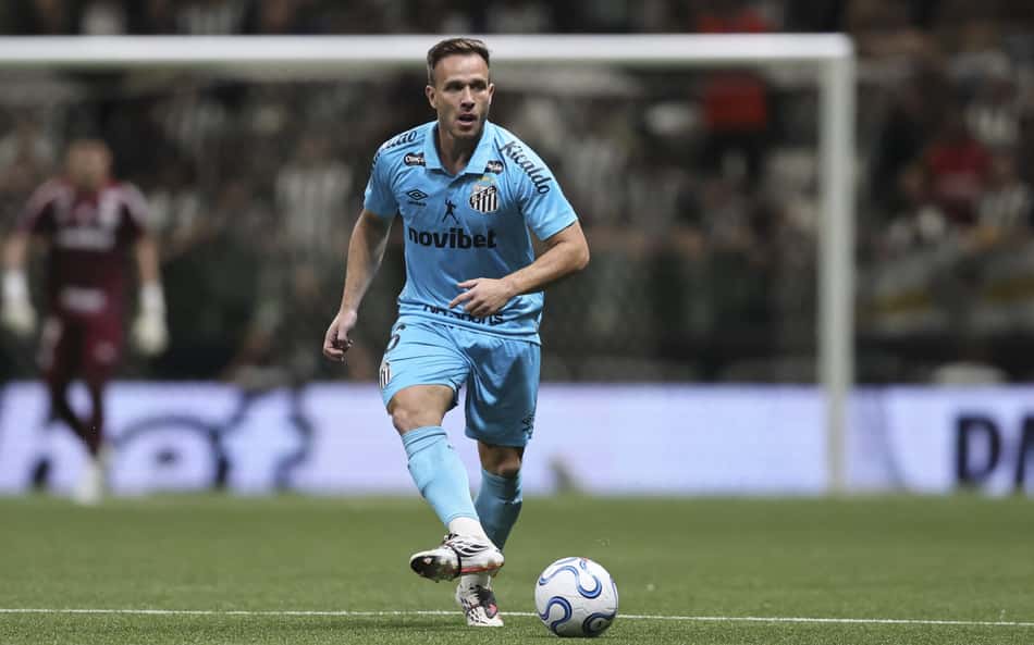 Arthur tem lesão diagnosticada e desfalca o Santos contra o Flamengo
