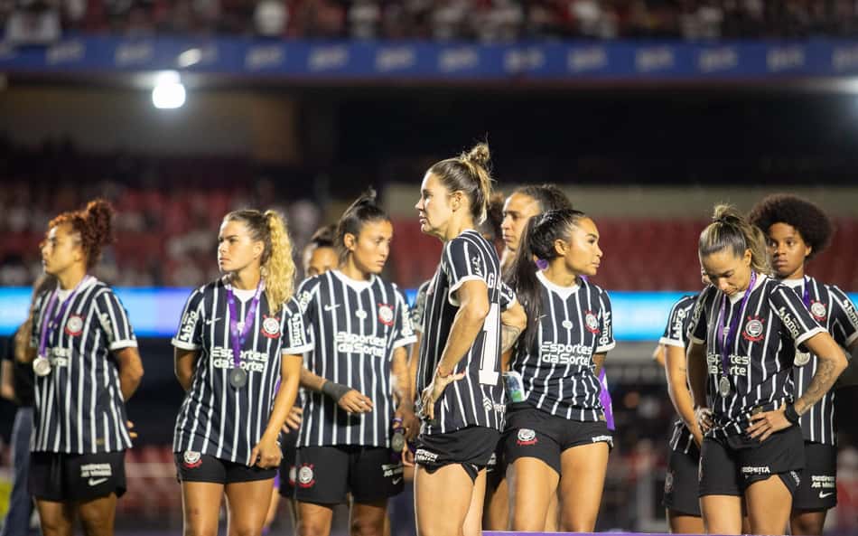 Elenco das Brabas durante a final do Brasileirão 2026.