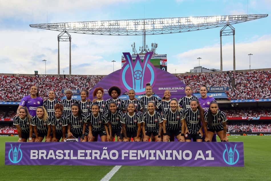 Elenco das Brabas durante a final do Brasileirão 2026.