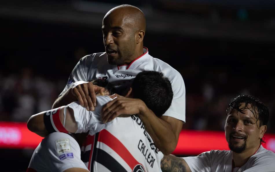 Lucas Moura retorna após cinco meses e se emociona em vitória do São Paulo: 'Amo vestir essa camisa'