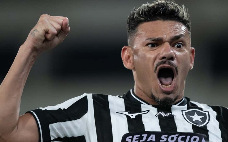 Tiquinho Soares encerra jejum dos atacantes do Botafogo e celebra vitória: 'Estávamos precisando'