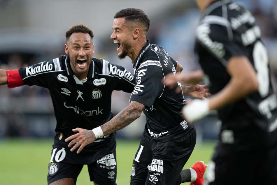 Neymar e Coutinho comemorando a vitória contra o Fluminense, no último domingo (18)/