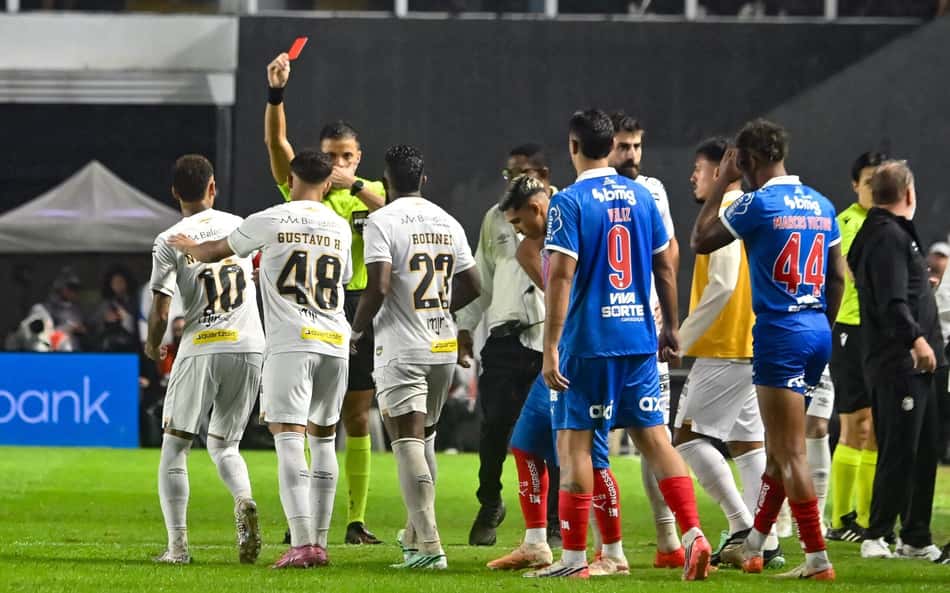 Neymar desabafa após expulsão e dispara contra Nestor: 'Foi safado'