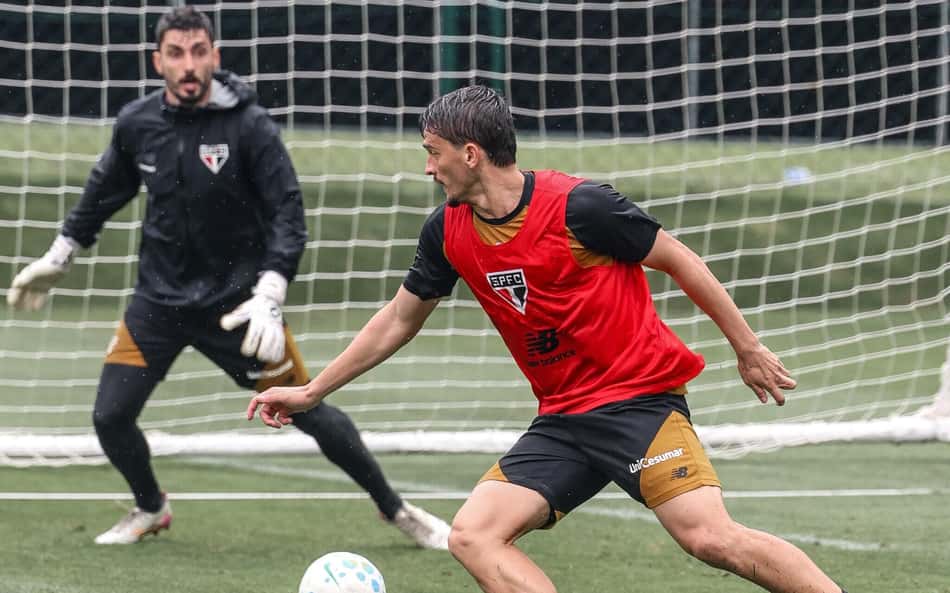 São Paulo encerra preparação para clássico contra o Santos com desfalques e reforços