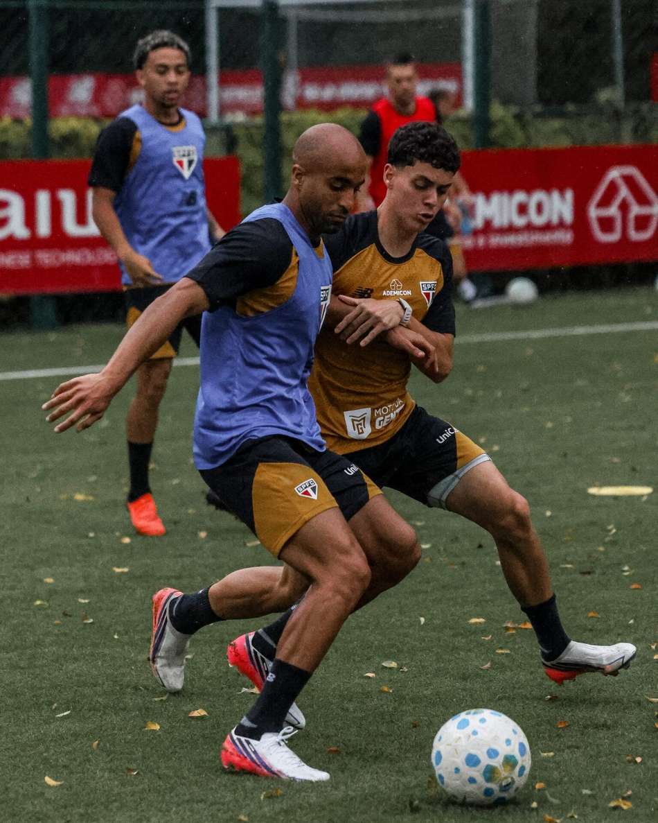 Lucas Moura em treino realizado nesta sexta-feira (9) - (Foto: Erico Leonan / São Paulo FC)