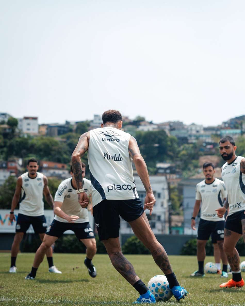 Neymar no treino da última quarta-feira (15).