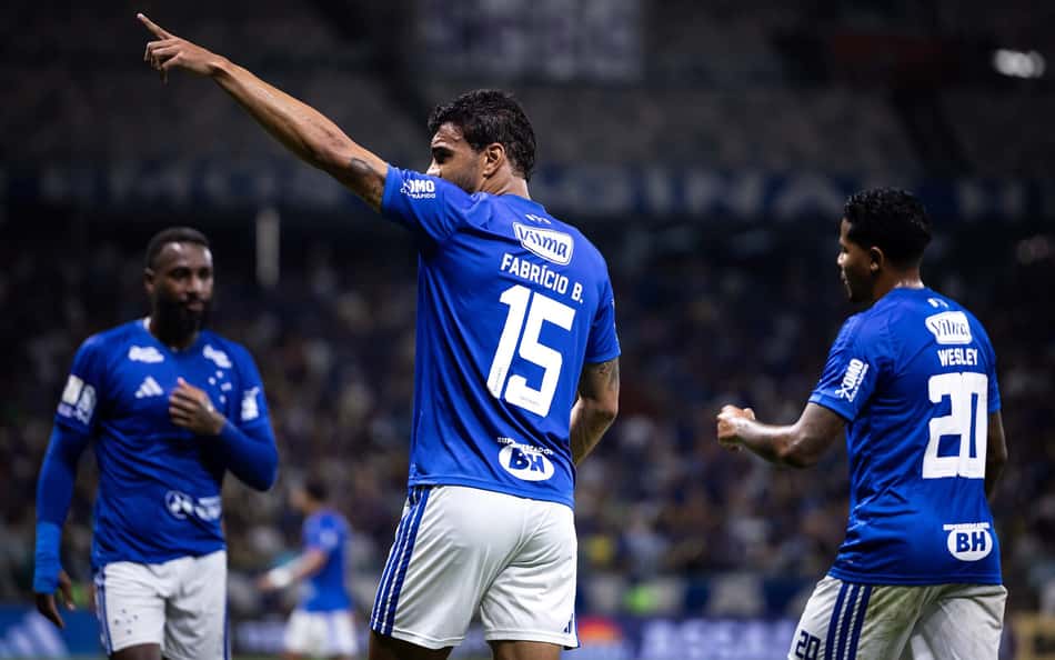 Decisivo na vitória do Cruzeiro, Fabrício Bruno celebra gol