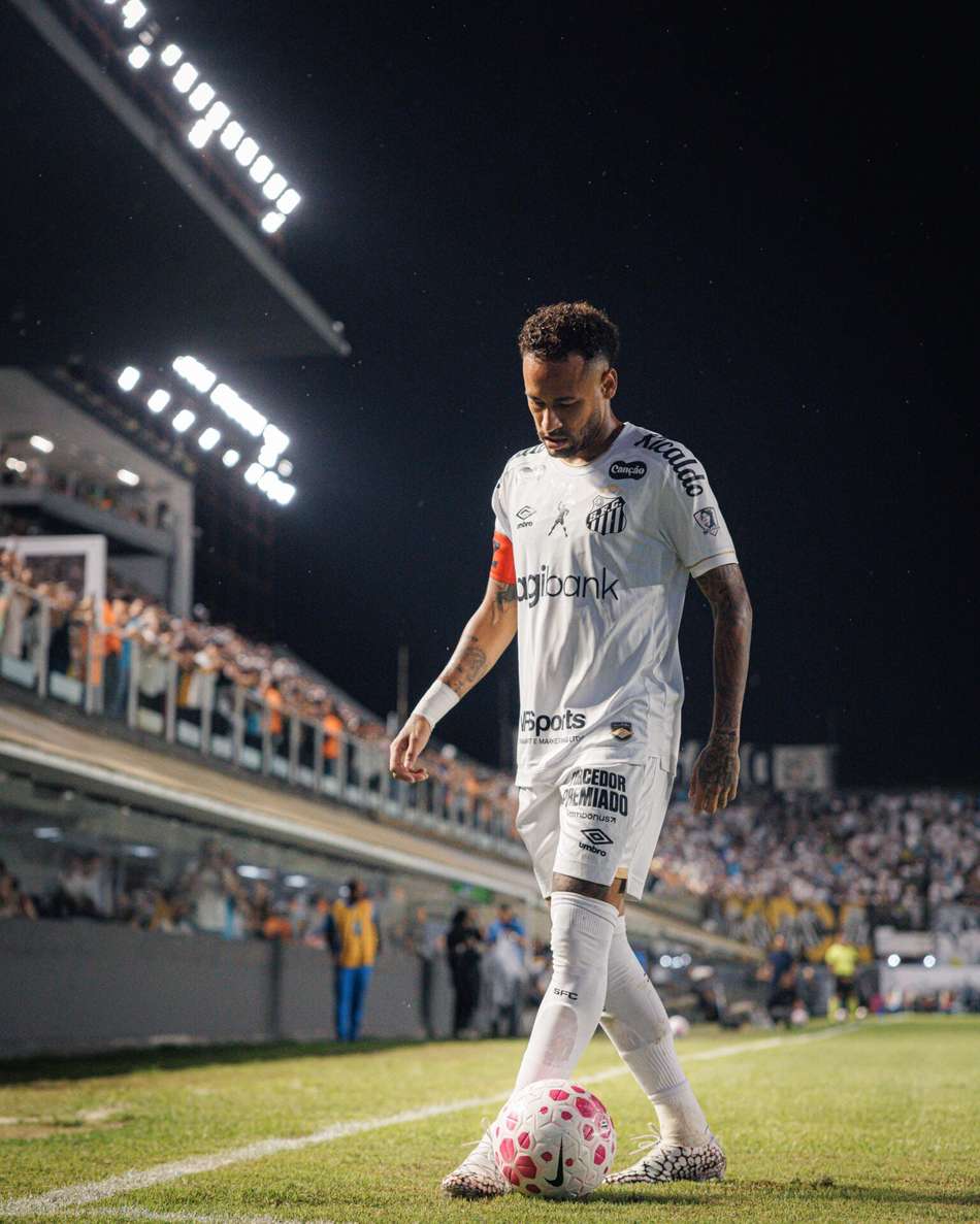 Neymar atuando com a camisa do Santos na temporada 2026