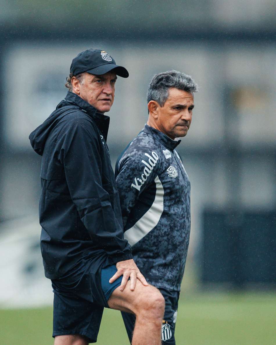 Cuca durante o treino desta segunda-feira (25)