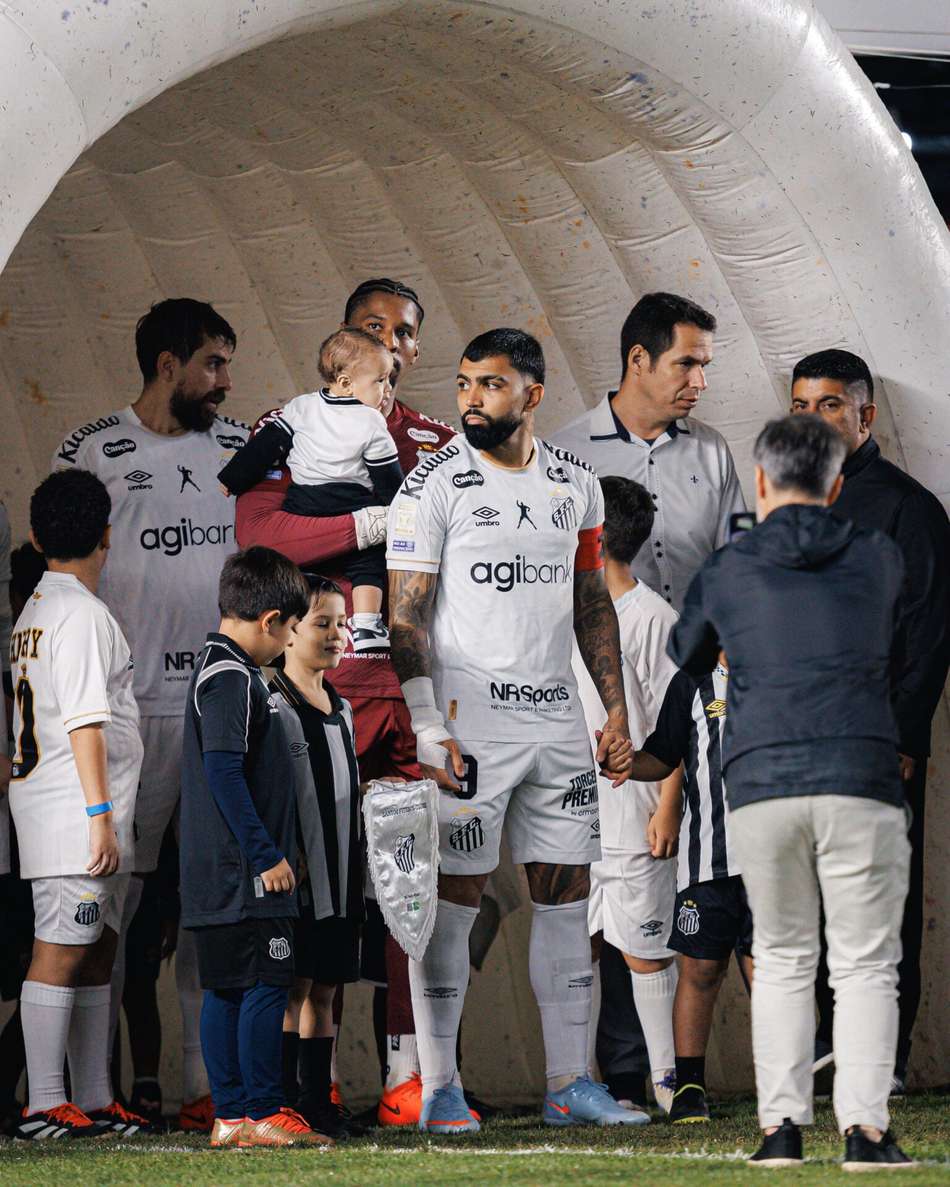 Gabigol atuando com a camisa do Santos na temporada 2026 - (Foto: Raul Baretta/ Santos FC.)
