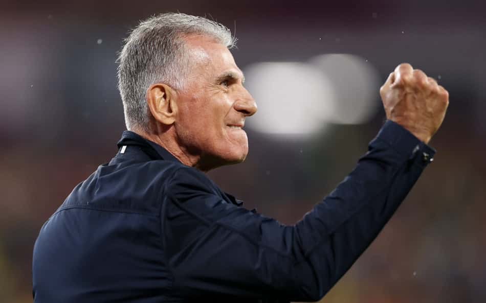 Técnico de Gana, Carlos Queiroz comemora gol durante partida contra o Panamá, pela Copa do Mundo (Foto: Darrian Traynor/Getty Images/AFP)