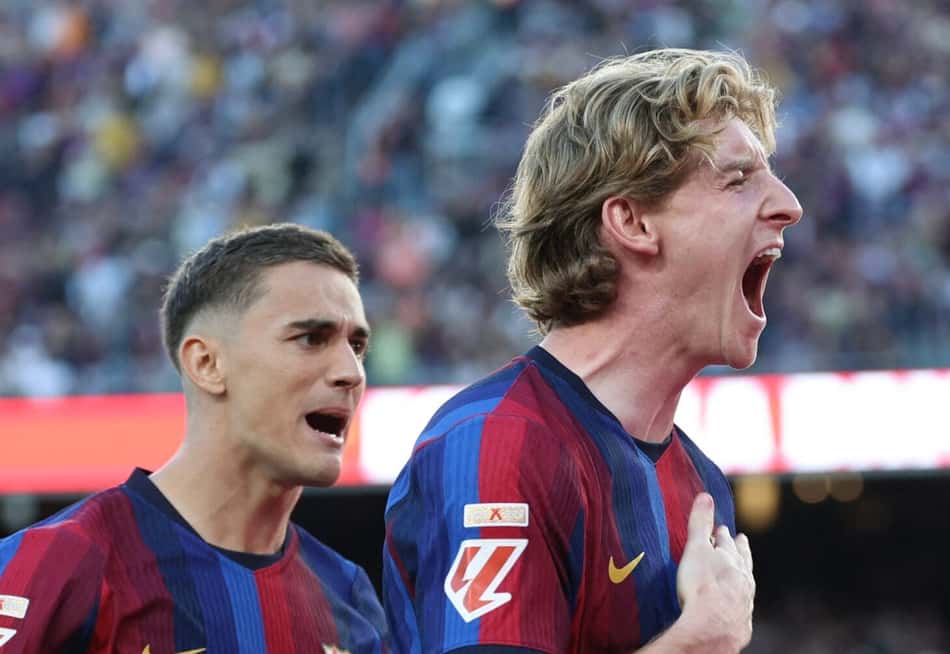 Anthony Gordon comemora o primeiro gol de sua equipe durante a partida da liga espanhola entre Barcelona e Getafe