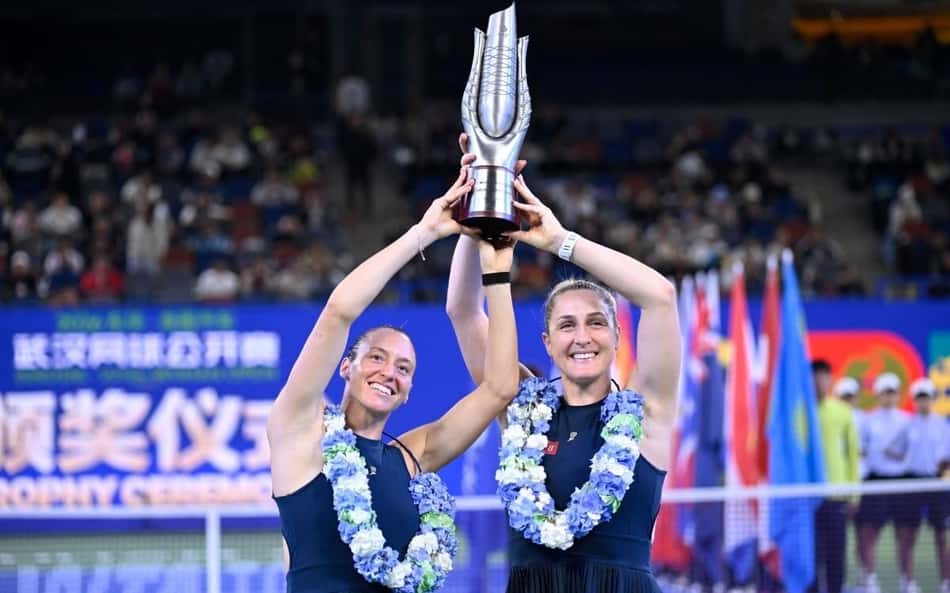 Tenista brasileira conquista torneio de duplas no ATP de Wuhan