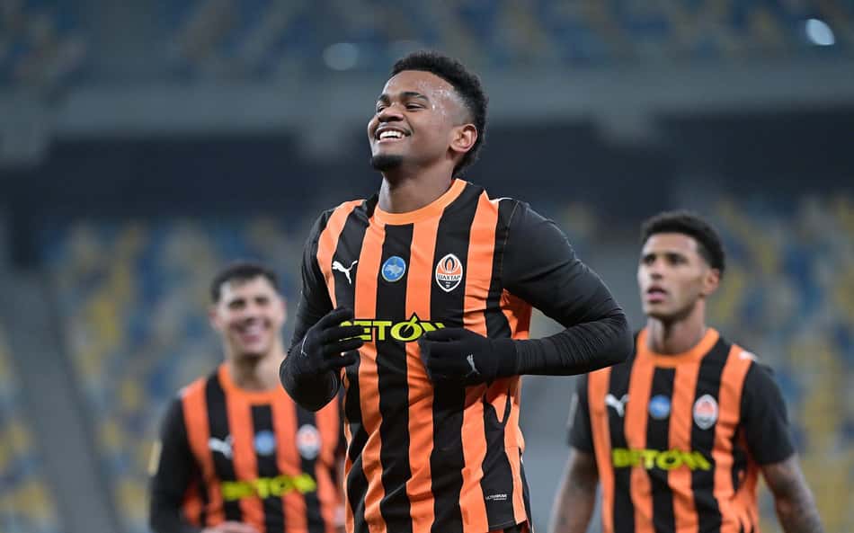 Novidade na Seleção, Alisson Santana marca dois gols na vitória do Shakhtar; veja