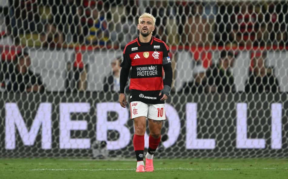 Arrascaeta na eliminação do Flamengo na Libertadores para o Estudiantes