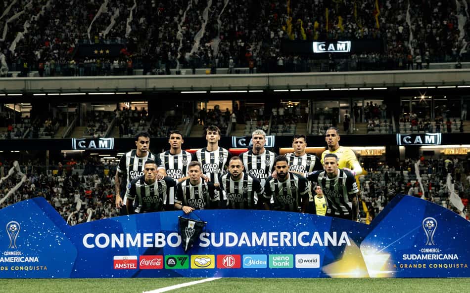 Elenco do Atlético-MG perfilado (Foto: Pedro Souza / Atlético)